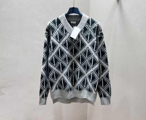 2022 autumn and winter latest brand mens sweater fashion stripe design comfortable warm r sweater, White;black
2022 autumn and winter latest brand mens sweater fashion stripe design comfortable warm r sweater, White;black