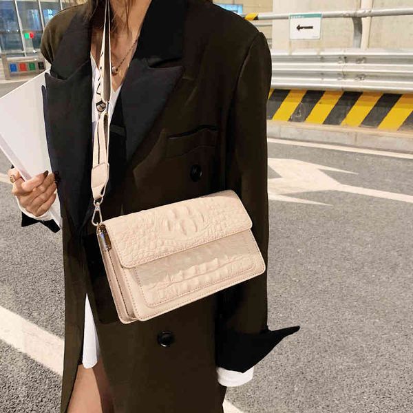 2022 new crocodile print small square bag fashion leisure single shoulder diagonal straddle underarm wide belt purses
2022 new crocodile print small square bag fashion leisure single shoulder diagonal straddle underarm wide belt purses