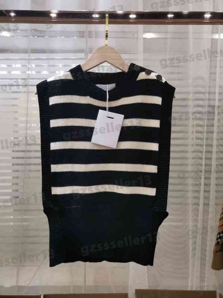 women sweaters classic brand sleeveless stripe patchwork fashion metal logo buttons on shoulders sweater designer womens clothing 0912, White;black
women sweaters classic brand sleeveless stripe patchwork fashion metal logo buttons on shoulders sweater designer womens clothing 0912, White;black