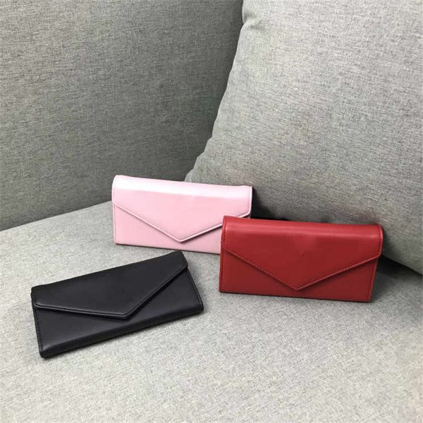 luxury designer women envelope bag wallet men purse long wallets coin purses hasp credit card holder black red pink, Red;black
luxury designer women envelope bag wallet men purse long wallets coin purses hasp credit card holder black red pink, Red;black