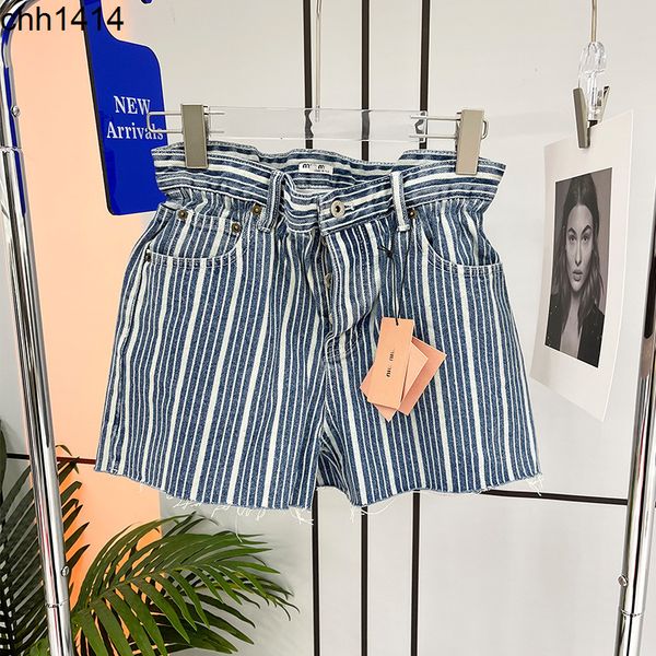 miu's new high waist thin elastic stripe thin style wide leg jeans shorts female summer, White;black
miu's new high waist thin elastic stripe thin style wide leg jeans shorts female summer, White;black