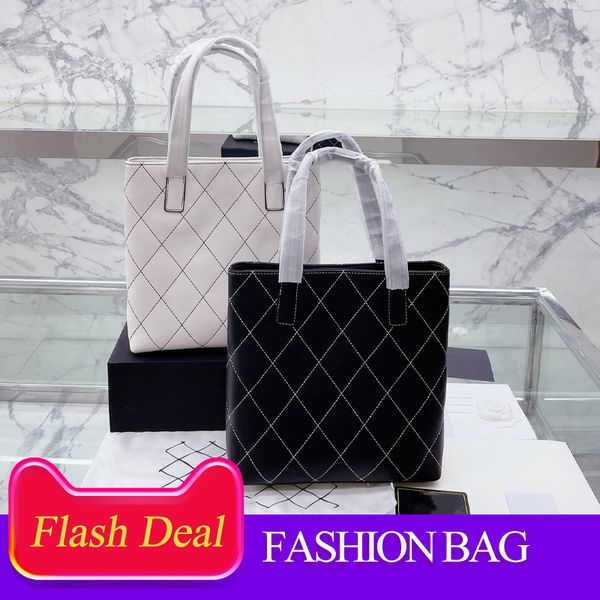 fashion luxury women rivet bag personalityhead embossed holding envelope shoulder head genuine leather purse bags designer black bottoms han
fashion luxury women rivet bag personalityhead embossed holding envelope shoulder head genuine leather purse bags designer black bottoms han