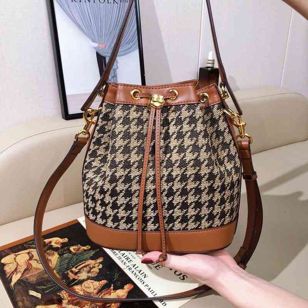 large capacity handbag sling one shoulder diagonal straddle female drawstring bag winter new bird lattice bucket
large capacity handbag sling one shoulder diagonal straddle female drawstring bag winter new bird lattice bucket