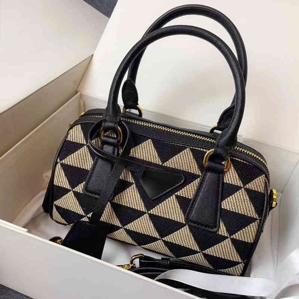 bags the 2022 brand p summer fashion new canvas portable single shoulder messenger bag men's and women's versatile
bags the 2022 brand p summer fashion new canvas portable single shoulder messenger bag men's and women's versatile