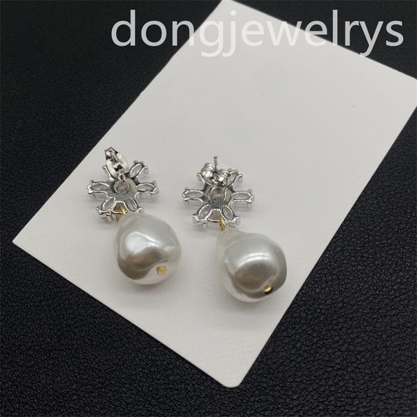 metal earring charming and dignified retro earings romantic pearl stud exquisite earrings women gold plated earrings dongjewelrys, Golden;silver
metal earring charming and dignified retro earings romantic pearl stud exquisite earrings women gold plated earrings dongjewelrys, Golden;silver