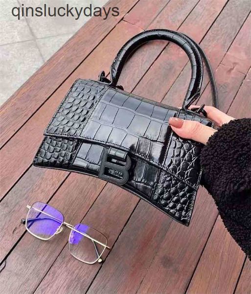 designer balenciga handbag hourglass crocodile xs messenger bag 592833 shoulder crossbody
designer balenciga handbag hourglass crocodile xs messenger bag 592833 shoulder crossbody