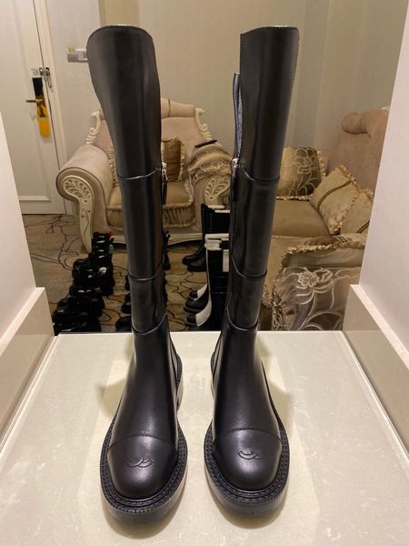 shoes designer version pure hand 2022ss cn calf leather black deep v design mid-boots
shoes designer version pure hand 2022ss cn calf leather black deep v design mid-boots