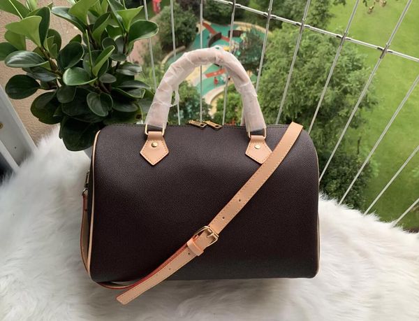 2022 new fashion monograms designers women shoulder bags messenger travel bag classic style fashion flowers lady totes luxury handbags
2022 new fashion monograms designers women shoulder bags messenger travel bag classic style fashion flowers lady totes luxury handbags