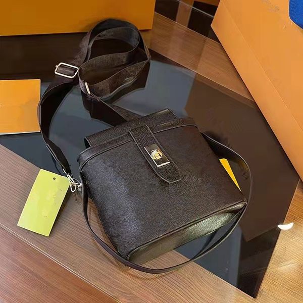 classic letter crossbody messager bags en women pu leather flat shoulder bag brown flower printed chest pack designer handbag outdoor fashio
classic letter crossbody messager bags en women pu leather flat shoulder bag brown flower printed chest pack designer handbag outdoor fashio