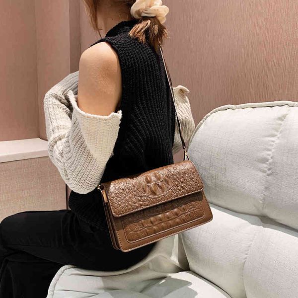 2022 new crocodile print small square bag fashion leisure sling one shoulder diagonal straddle bag underarm wide shoulder belt
2022 new crocodile print small square bag fashion leisure sling one shoulder diagonal straddle bag underarm wide shoulder belt