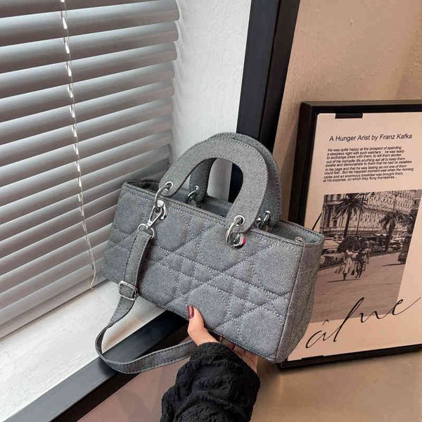 bag 2022 new women's fashion versatile messenger atmospheric hand sling one shoulder handbags
bag 2022 new women's fashion versatile messenger atmospheric hand sling one shoulder handbags