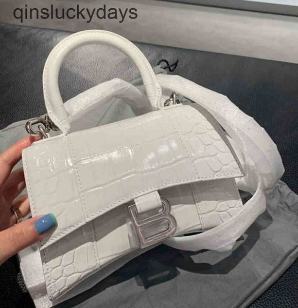 balencaigass designer handbags 2022 fashion alligator b-shaped hourglass summer versatile handbag one shoulder dpit
balencaigass designer handbags 2022 fashion alligator b-shaped hourglass summer versatile handbag one shoulder dpit