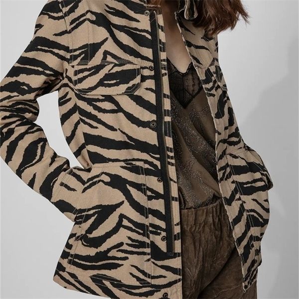 womens stand collar jacket leopard print back wing letter embroidery zipper outerwear long sleeve early autumn ladies coat 220912, Black;brown
womens stand collar jacket leopard print back wing letter embroidery zipper outerwear long sleeve early autumn ladies coat 220912, Black;brown