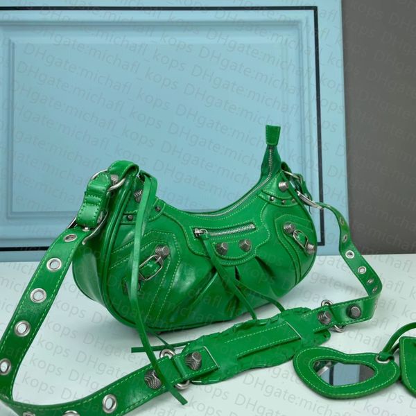 designer women bag single shoulder bag large capacity personality crescent underarm bag coleather locomotive style rivet design fashion 2022
designer women bag single shoulder bag large capacity personality crescent underarm bag coleather locomotive style rivet design fashion 2022