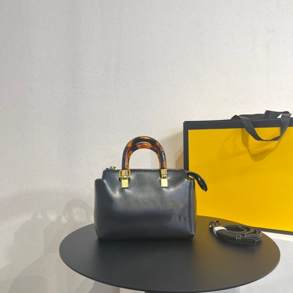 new women luxurys designers shoulder totes bags handbag famous crossbody bag handbags purses wallets female lady purse wallet tote backpack
new women luxurys designers shoulder totes bags handbag famous crossbody bag handbags purses wallets female lady purse wallet tote backpack