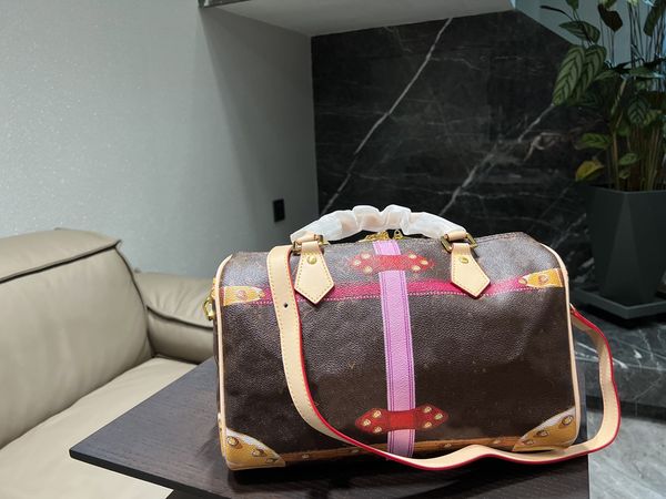 trunk messenger bag mens shoulder bags monograms m45727 m57726 embossed leather flower logo printed trunks designer crossbody handle bag
trunk messenger bag mens shoulder bags monograms m45727 m57726 embossed leather flower logo printed trunks designer crossbody handle bag