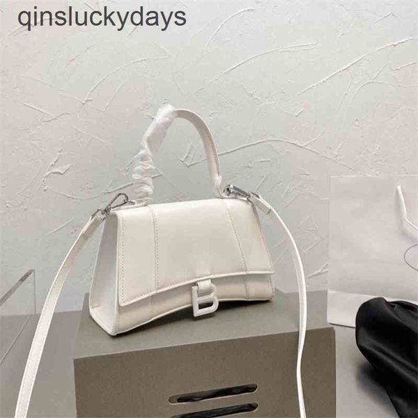 designer balenciga 2022 hourglass hand-held messenger fashionable women's leather crescent genuine
designer balenciga 2022 hourglass hand-held messenger fashionable women's leather crescent genuine