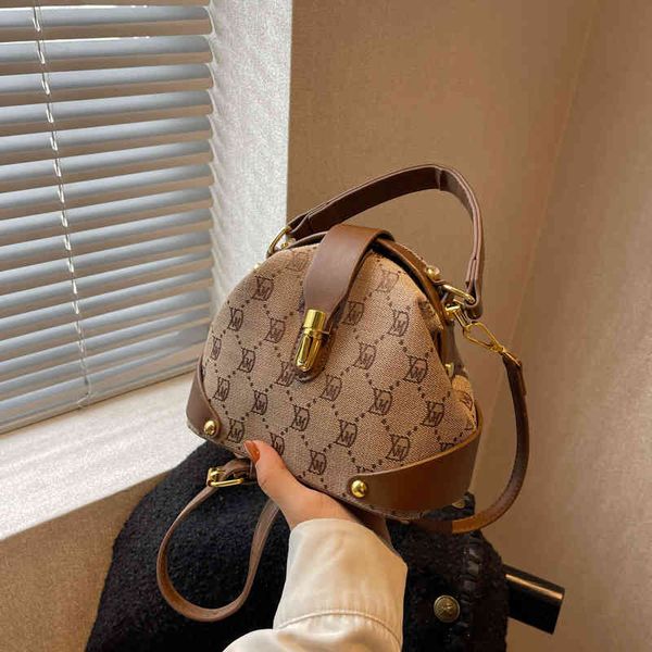 2022 new fashion printed women's bag small mass texture messenger versatile portable shoulder handbags
2022 new fashion printed women's bag small mass texture messenger versatile portable shoulder handbags
