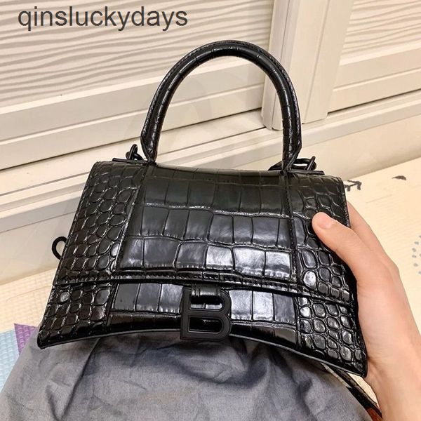 deaigner handbag balenciga 2022 foreign style fashion crocodile hourglass high-grade black versatile single sh
deaigner handbag balenciga 2022 foreign style fashion crocodile hourglass high-grade black versatile single sh
