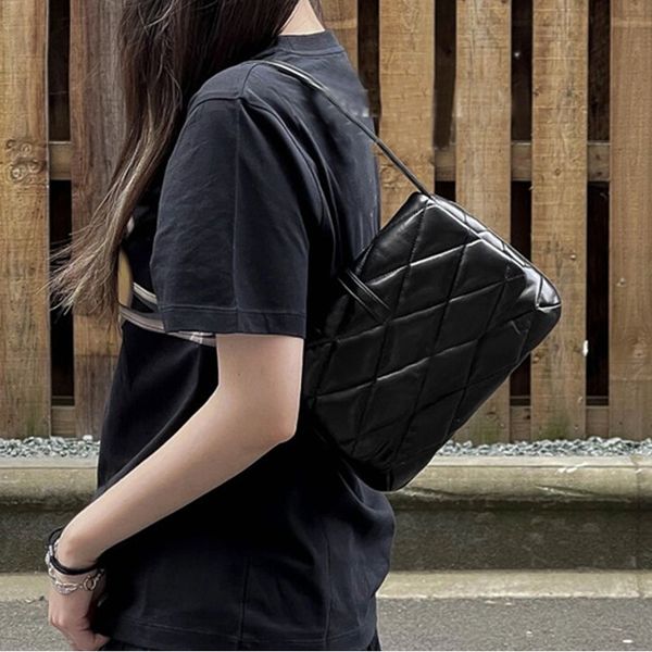 5a le 57 hobo womens designer shoulder bags 24cm soft quilted genuine leather fashion handbags luxuries clutch flap bag lady purse with box
5a le 57 hobo womens designer shoulder bags 24cm soft quilted genuine leather fashion handbags luxuries clutch flap bag lady purse with box