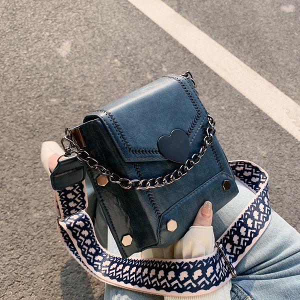 evening bags for women korean style retro heart shaped lock mobile phone women s studded shoulder messenger 220913
evening bags for women korean style retro heart shaped lock mobile phone women s studded shoulder messenger 220913