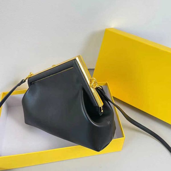 designer oblique cross bags women's fashion shoulder bag luxury super large metal buckle lamb leather genuine leather handbag
designer oblique cross bags women's fashion shoulder bag luxury super large metal buckle lamb leather genuine leather handbag