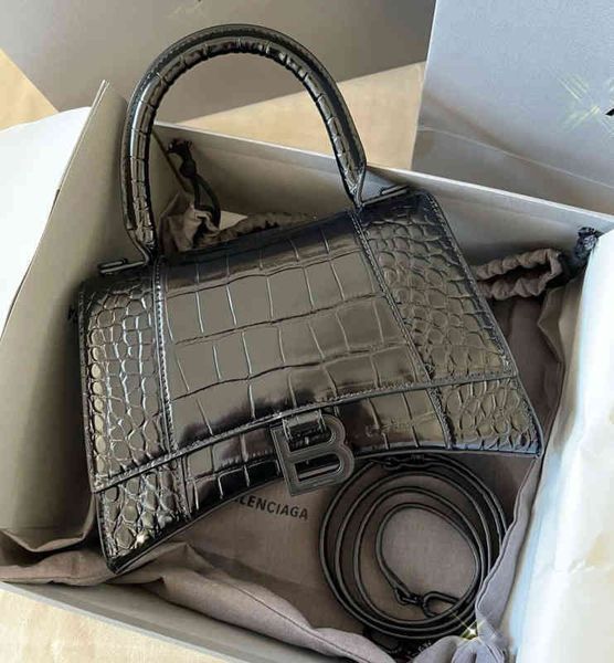handbags crossbody balencigass designer hougrlass bags star same bag female 2022 leather messenger versatile family hourglass character
handbags crossbody balencigass designer hougrlass bags star same bag female 2022 leather messenger versatile family hourglass character