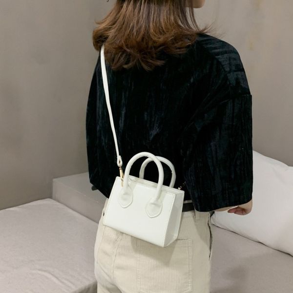 evening bags fashion small square retro mini handbag literary crowds shoulder messenger female l220913
evening bags fashion small square retro mini handbag literary crowds shoulder messenger female l220913