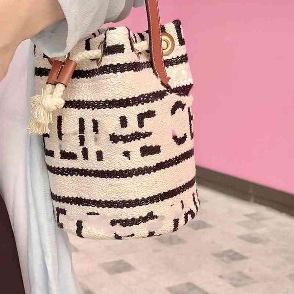 shoulder bags 2022 brand ce early autumn new product net red the same fashion color contrast letters white woolen design hand-held cross buc
shoulder bags 2022 brand ce early autumn new product net red the same fashion color contrast letters white woolen design hand-held cross buc