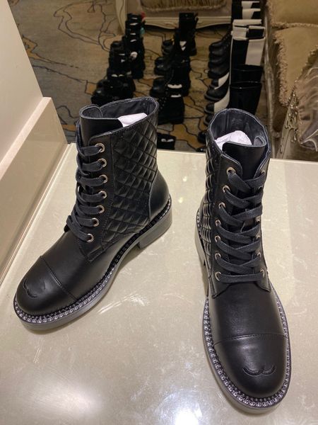 shoes designer version pure handmade 2022ss calfskin leather lace-up gingham ankle boots, Black
shoes designer version pure handmade 2022ss calfskin leather lace-up gingham ankle boots, Black