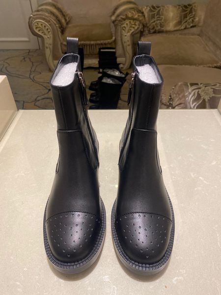 shoes designer version pure handmade 2022ss calfskin leather mid boots, Black 
shoes designer version pure handmade 2022ss calfskin leather mid boots, Black