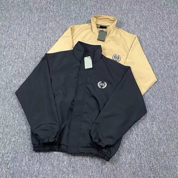 2022 mens jacket designer brand jackets men inverted triangle comfortable high-density 30d windproof imported suede reversible embroidery wa, Black;brown
2022 mens jacket designer brand jackets men inverted triangle comfortable high-density 30d windproof imported suede reversible embroidery wa, Black;brown