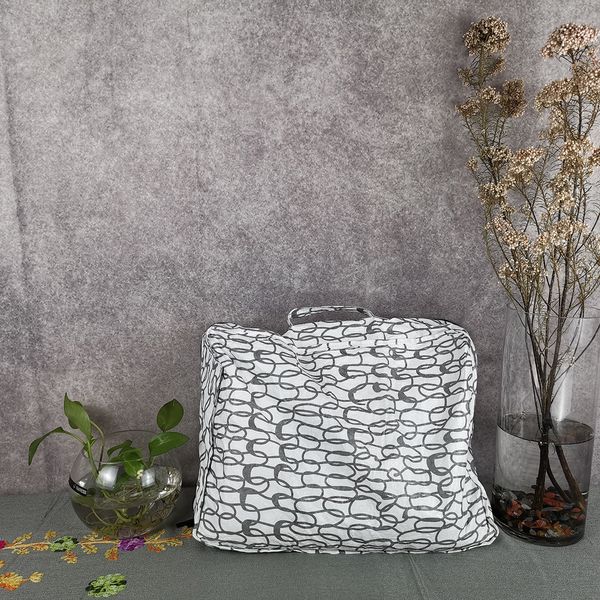storage bag can be used to store goods.it is practical and fashionable use the waterproof bag when traveling
storage bag can be used to store goods.it is practical and fashionable use the waterproof bag when traveling