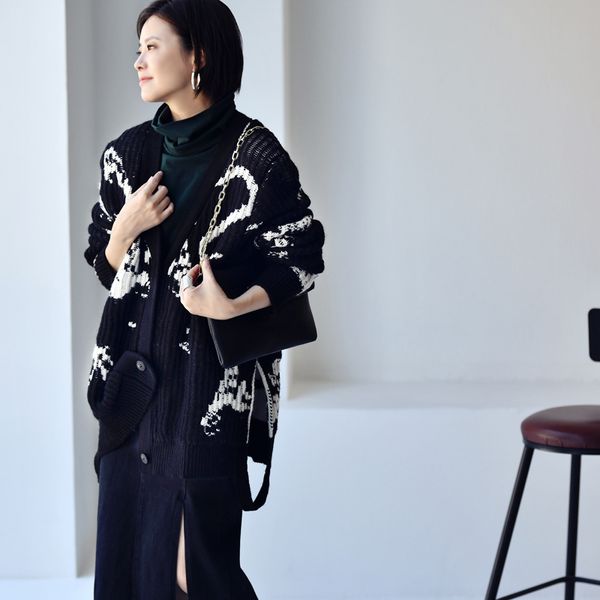 women s sweaters micoco w1328c literature and art contracted temperament double yarn dyed flowers loose matching v neck sweater coat 220913, White;black
women s sweaters micoco w1328c literature and art contracted temperament double yarn dyed flowers loose matching v neck sweater coat 220913, White;black