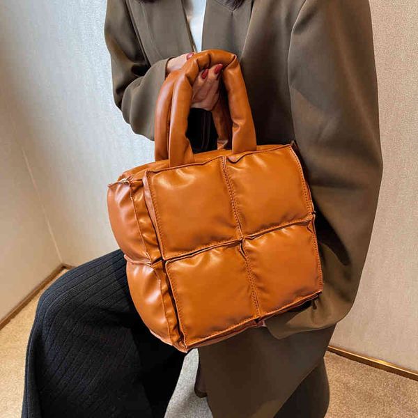 year large capacity bags are popular. women's 2022 new winter high-class casual portable sling one shoulder messenger bag handbags
year large capacity bags are popular. women's 2022 new winter high-class casual portable sling one shoulder messenger bag handbags
