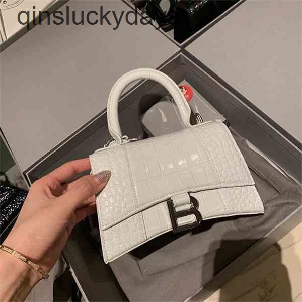 designer balenciga 2022 crocodiless mini net hourglass red same b family leather single shoulder messenger wom
designer balenciga 2022 crocodiless mini net hourglass red same b family leather single shoulder messenger wom