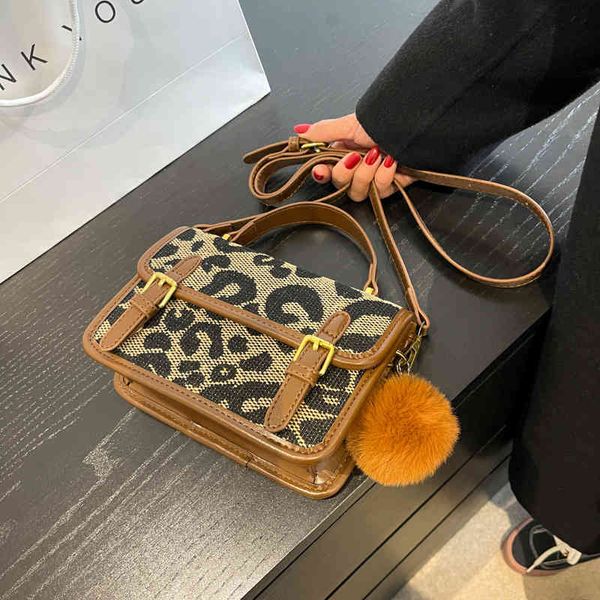 bird lattice diagonal straddle bag women's 2022 new fashion portable small square single shoulder purses
bird lattice diagonal straddle bag women's 2022 new fashion portable small square single shoulder purses
