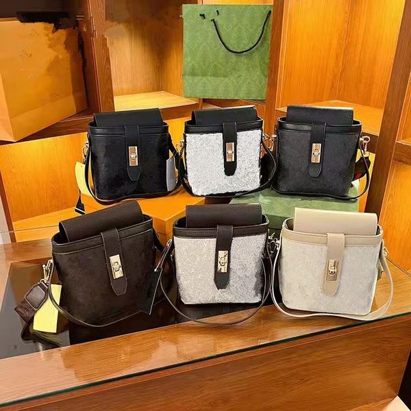 classic letter crossbody messager bags en women pu leather flat shoulder bag brown flower printed chest pack designer handbag outdoor fashio
classic letter crossbody messager bags en women pu leather flat shoulder bag brown flower printed chest pack designer handbag outdoor fashio