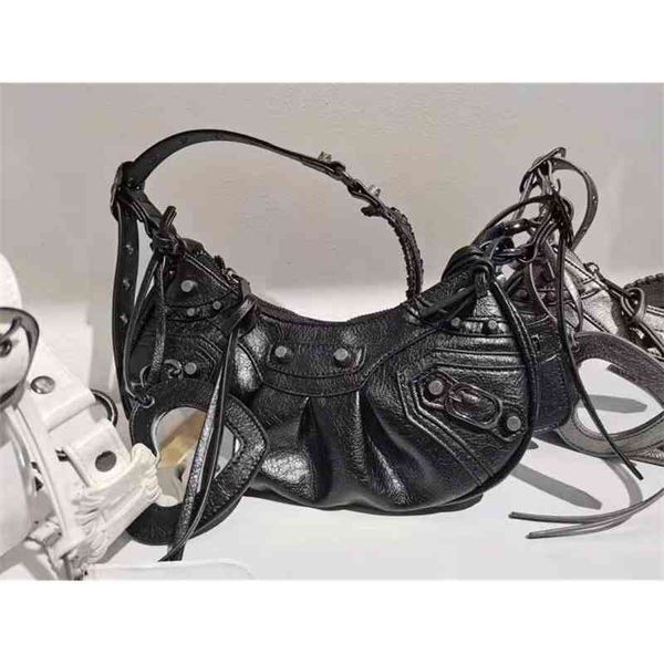 style locomotive rivet bag sling one shoulder portable armpit bag 2022 new women's bag
style locomotive rivet bag sling one shoulder portable armpit bag 2022 new women's bag