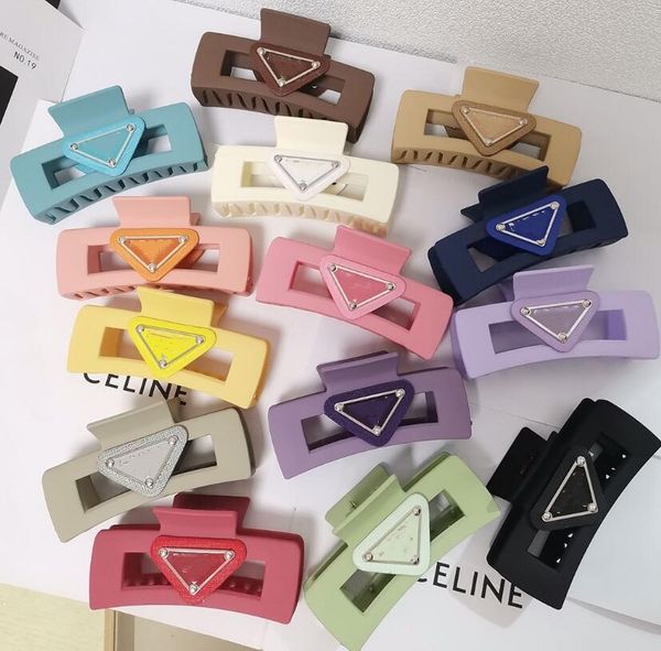 european and american multicolor letter clamps back head shark high-end all-match headwear female, Slivery;golden
european and american multicolor letter clamps back head shark high-end all-match headwear female, Slivery;golden
