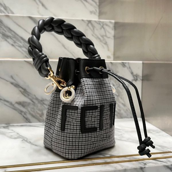 2022 bucket bag string crossbody luxury designer brand fashion shoulder bags handbags women mini bag wallet
2022 bucket bag string crossbody luxury designer brand fashion shoulder bags handbags women mini bag wallet