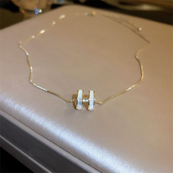 fashion shell zircon letters choker chokers women's high-end light luxury clavicle chain pendant pendant ac69, Golden;silver
fashion shell zircon letters choker chokers women's high-end light luxury clavicle chain pendant pendant ac69, Golden;silver