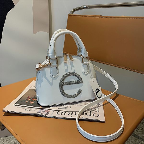retail the tote bag women handbag 2022 new diamond inlaid shoulder bag fashion messenger bags shell bag5496013, Brown;gray
retail the tote bag women handbag 2022 new diamond inlaid shoulder bag fashion messenger bags shell bag5496013, Brown;gray