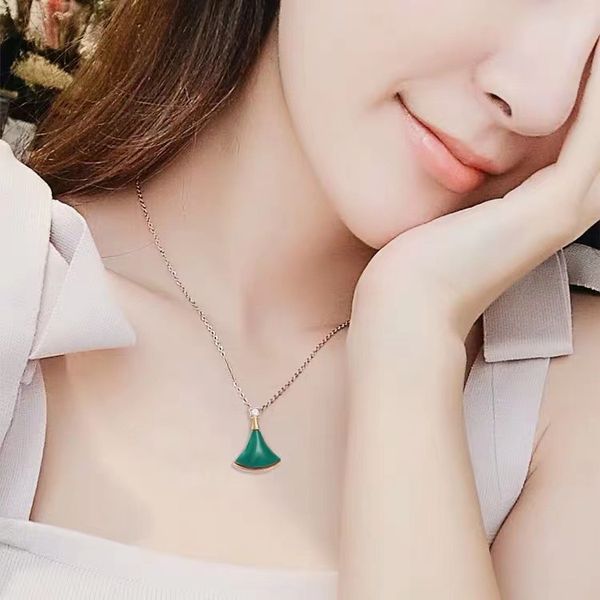 classic black white clover pendant necklace 4 leaf sweater chain jewelry for gift, Silver
classic black white clover pendant necklace 4 leaf sweater chain jewelry for gift, Silver