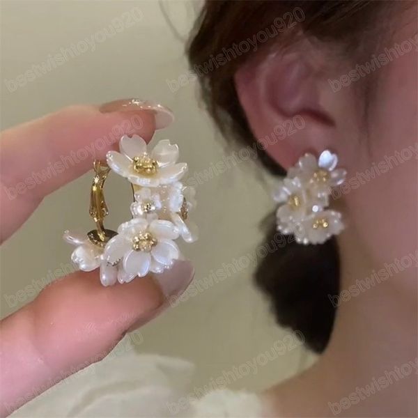 korean elegant white pearl flower dangle earrings for women temperament crystal zircon wedding hoop earring fashion girl party jewelry gifts, Silver
korean elegant white pearl flower dangle earrings for women temperament crystal zircon wedding hoop earring fashion girl party jewelry gifts, Silver