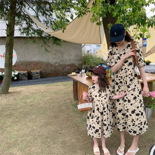 family matching outfits summer mother-daughter parent-child round neck short-sleeved printed chiffon dress mother and me matching clothes dr, Blue
family matching outfits summer mother-daughter parent-child round neck short-sleeved printed chiffon dress mother and me matching clothes dr, Blue