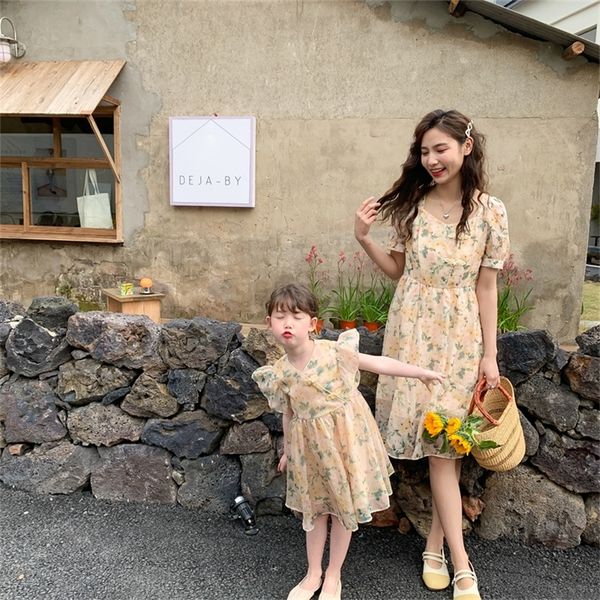 family matching outfits summer mother-daughter parent-child round neck short-sleeved printed chiffon dress mother and me matching clothes 22, Blue
family matching outfits summer mother-daughter parent-child round neck short-sleeved printed chiffon dress mother and me matching clothes 22, Blue