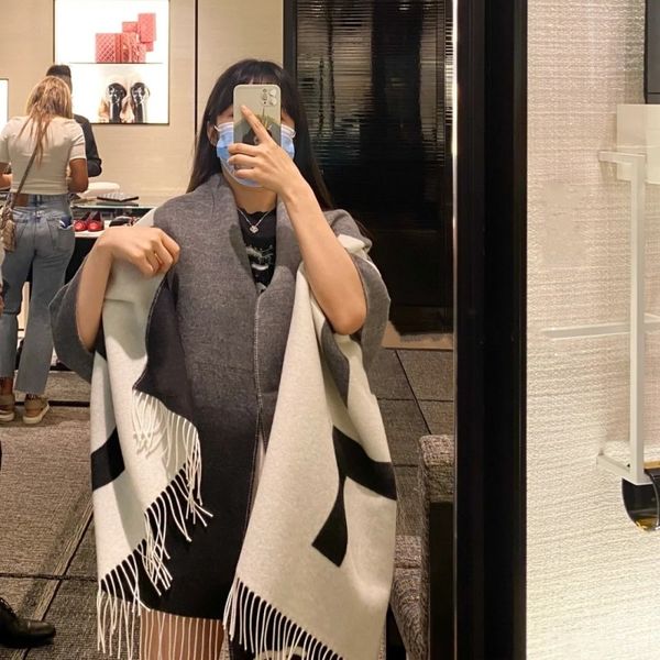 classic retro wool cashmere silk scarves for women luxury designer scarfs 2022 winter fashion warm long scarf size 70x180cm with box, Blue;gray
classic retro wool cashmere silk scarves for women luxury designer scarfs 2022 winter fashion warm long scarf size 70x180cm with box, Blue;gray