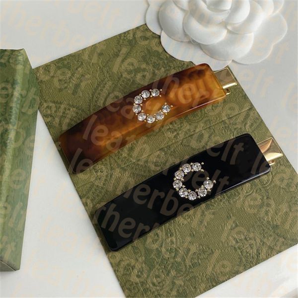 crystal letter barrettes designer metal hair clips simple acrylic square hairpins womend elastic barrettes with box, Golden;silver
crystal letter barrettes designer metal hair clips simple acrylic square hairpins womend elastic barrettes with box, Golden;silver