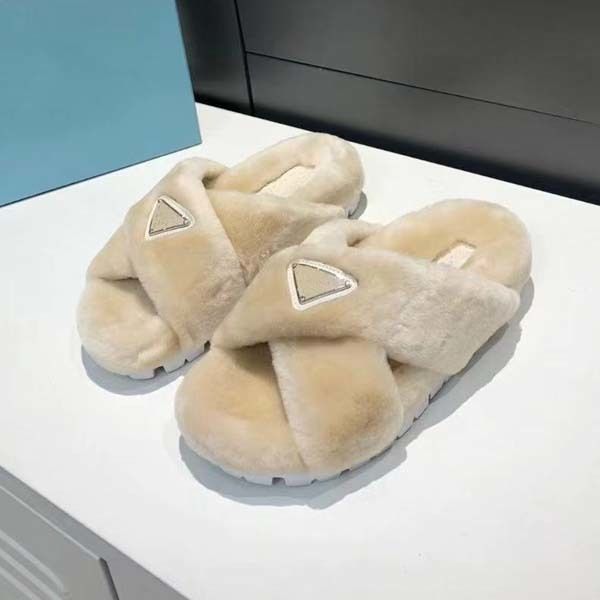 slippers level ladies woolen sheepskin winter slipper fur one piece lamb wool warm and comfortable wear resistant rubber flat slippers 35-41, Black
slippers level ladies woolen sheepskin winter slipper fur one piece lamb wool warm and comfortable wear resistant rubber flat slippers 35-41, Black